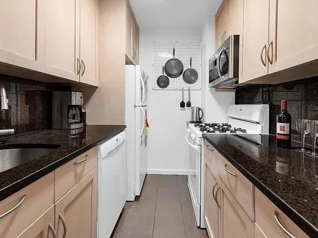 Apartment for rent in Arverne, New York