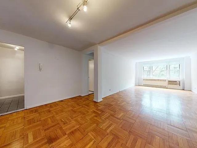 Apartment for rent in Arverne, New York