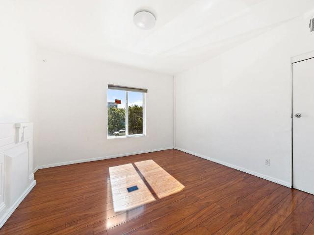Apartment for rent in Canoga Park, California