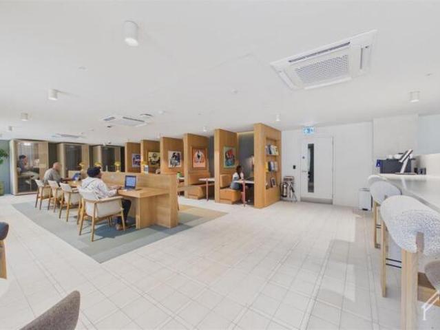 Apartment for rent in Cat Hill, England