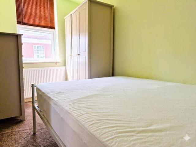 Apartment for rent in Cat Hill, England