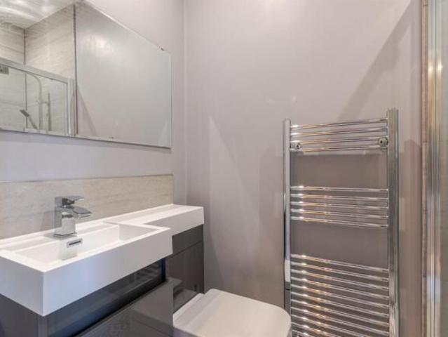 Apartment for rent in Oakwood, West Yorkshire