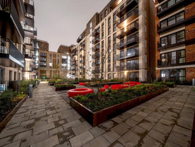 Apartment for rent in Clapham Park, Greater London