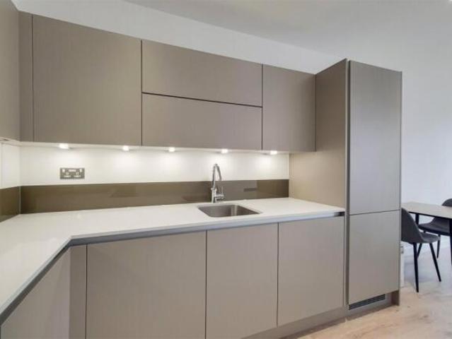 Apartment for rent in Cat Hill, England