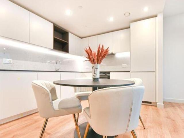 Apartment for rent in Cat Hill, England