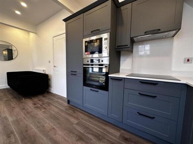 Apartment for rent in Roath, Wales