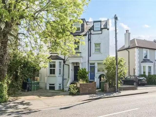 Apartment for rent in Woodcote, Epsom