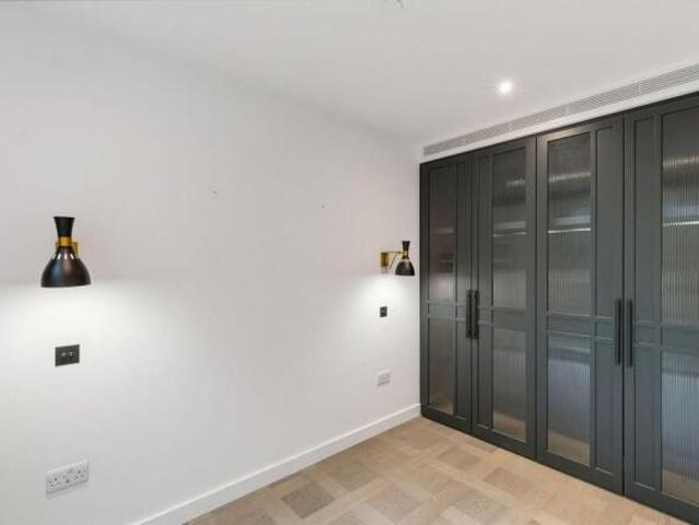 Apartment for rent in Cat Hill, England