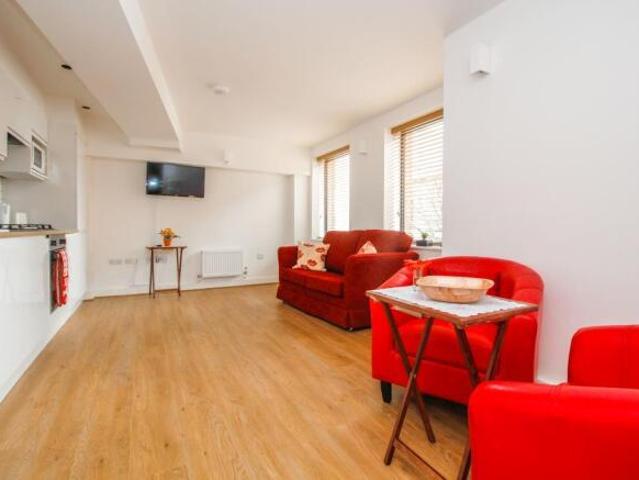 Apartment for rent in New Inn, Wales
