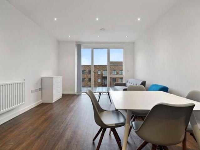 Apartment for rent in Cat Hill, England