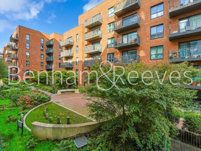 Apartment for rent in Southall, Greater London