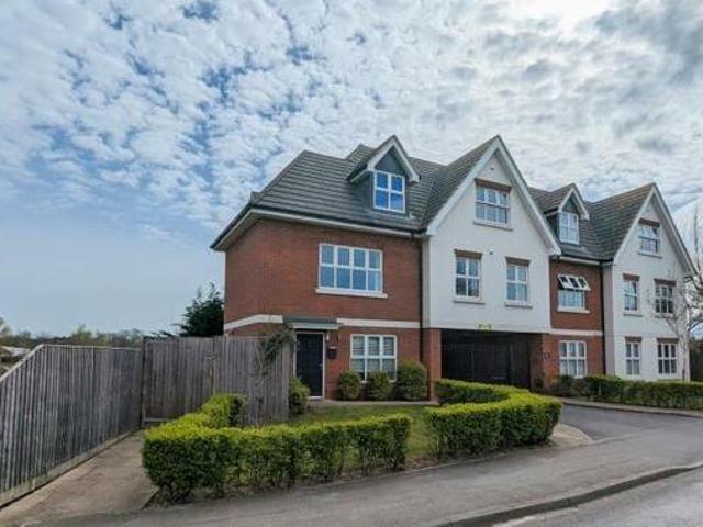 House for rent in Row Town, Surrey