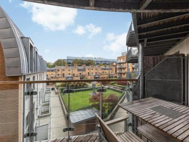 Apartment for rent in Cat Hill, England