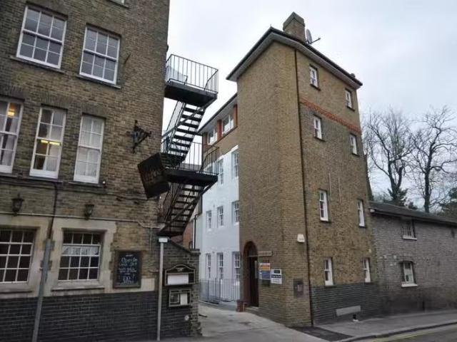 Apartment for rent in South Lane, West Yorkshire