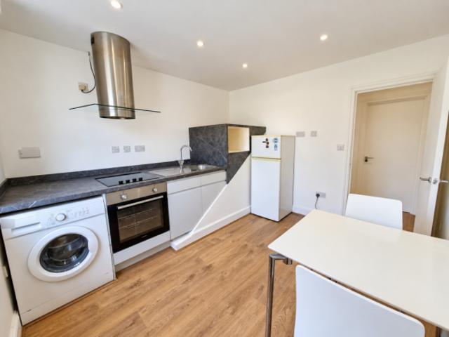 Apartment for rent in Cat Hill, England