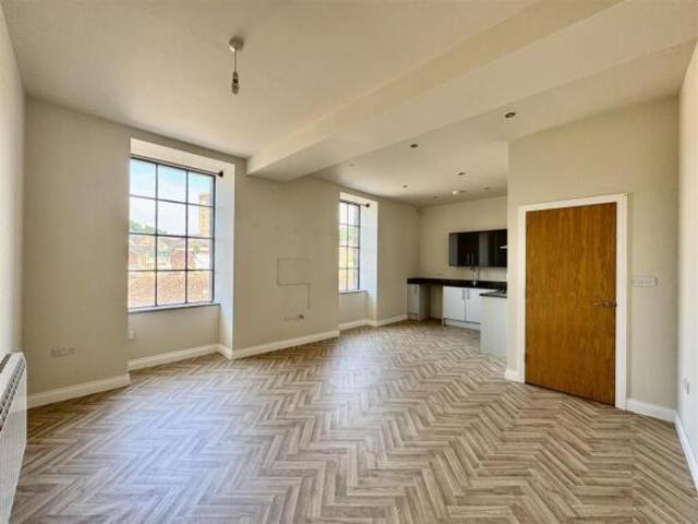 Apartment for rent in Huddersfield, West Yorkshire