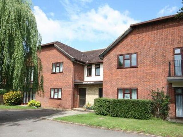 House for rent in Pachesham Park, Surrey