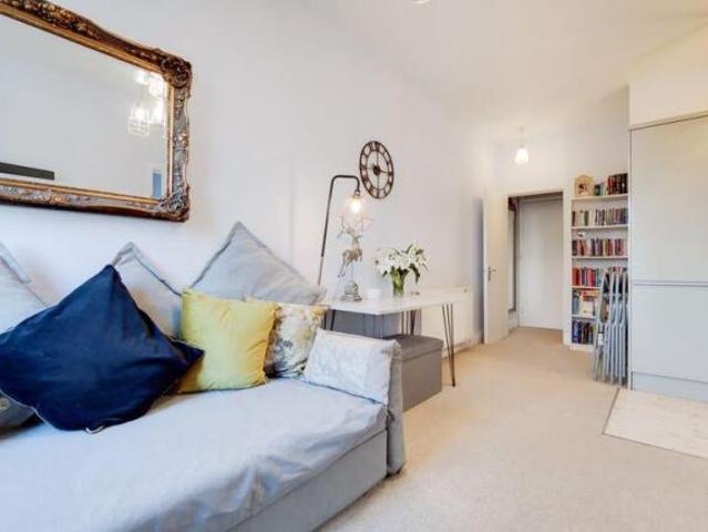 Apartment for rent in Tooting Graveney, Greater London