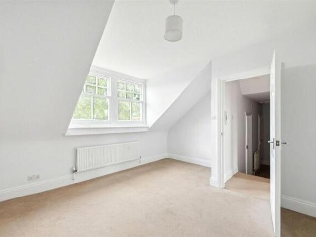 Apartment for rent in Cat Hill, England