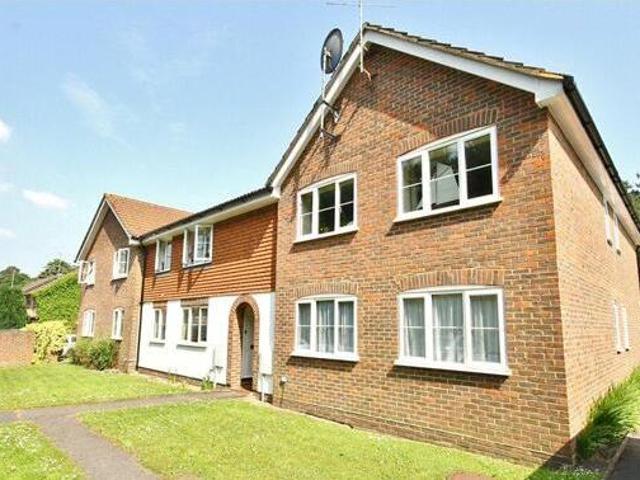 House for rent in Heol-las, Surrey