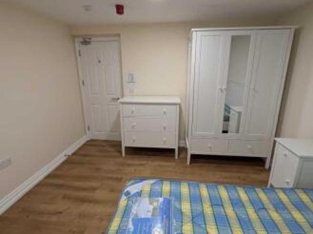 Apartment for rent in Fole, Surrey