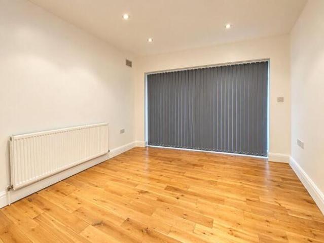 Apartment for rent in Cat Hill, England