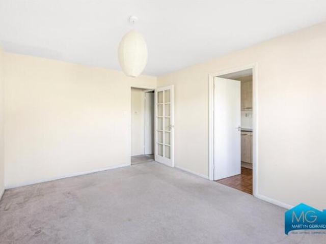 Apartment for rent in East Finchley, Isle Of Man