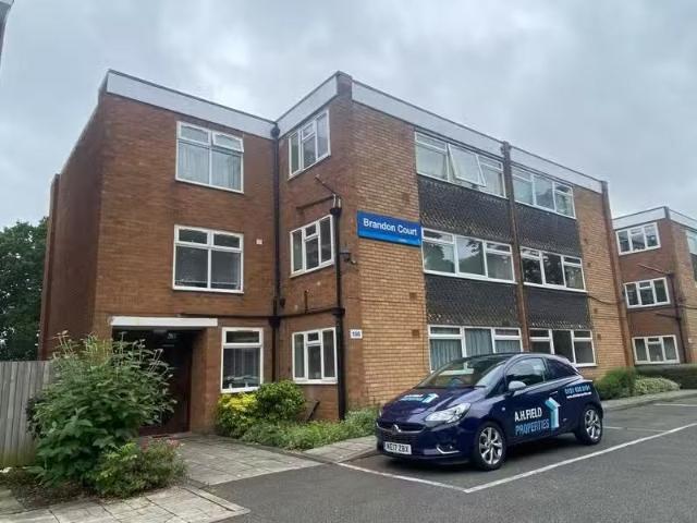 Apartment for rent in West Heath, Greater London