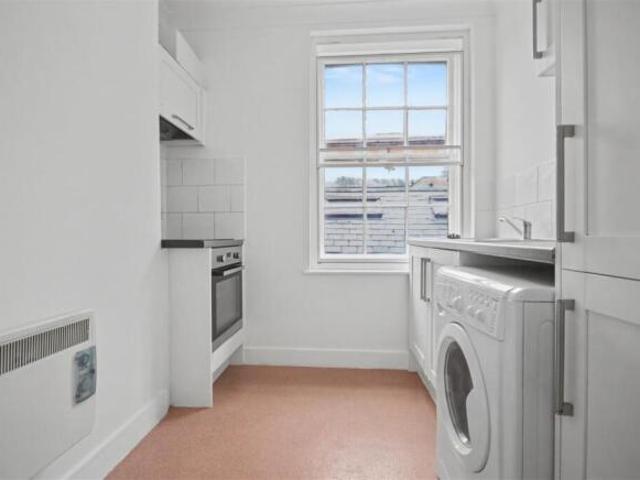 Apartment for rent in Chelmondiston, Suffolk
