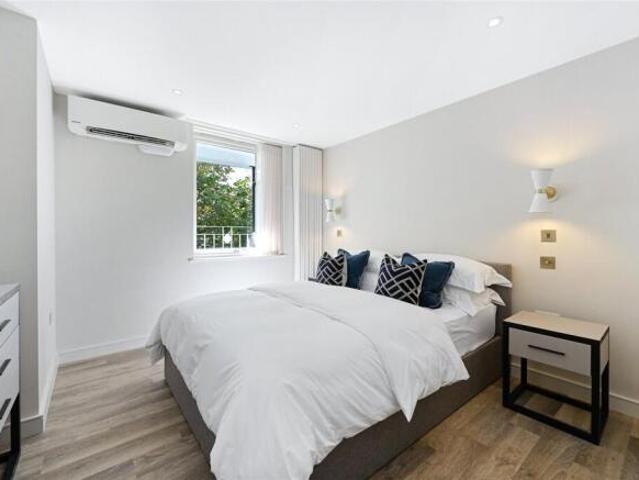 Apartment for rent in Cat Hill, England