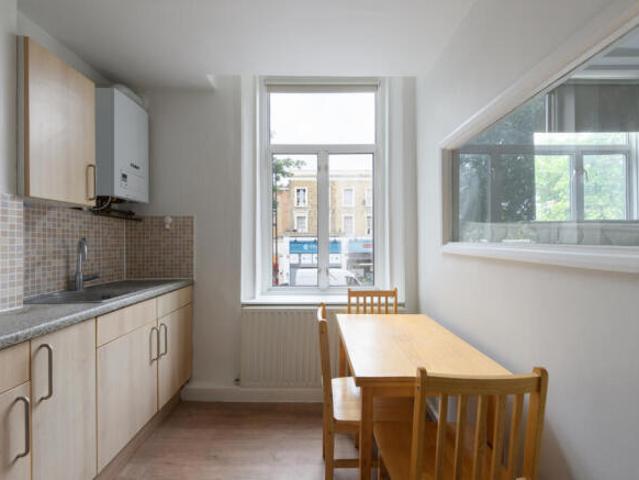 Apartment for rent in Cat Hill, England