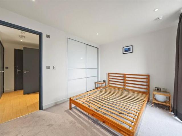 Apartment for rent in Cat Hill, England