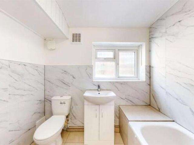 Apartment for rent in Cat Hill, England
