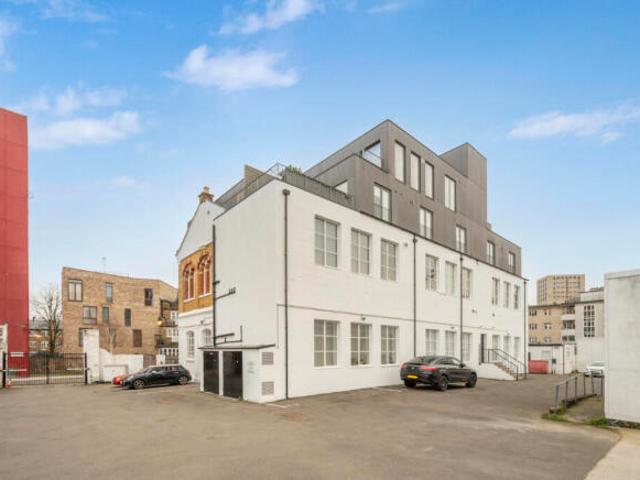 Apartment for rent in Cat Hill, England