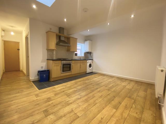 Apartment for rent in Plasnewydd, Falcon Lodge