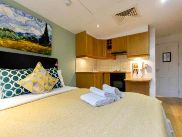 Apartment for rent in Cat Hill, England