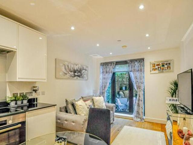 House for rent in Row Town, Surrey