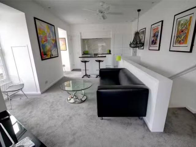 Apartment for rent in Row Town, Surrey