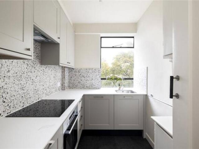 Apartment for rent in Cat Hill, England