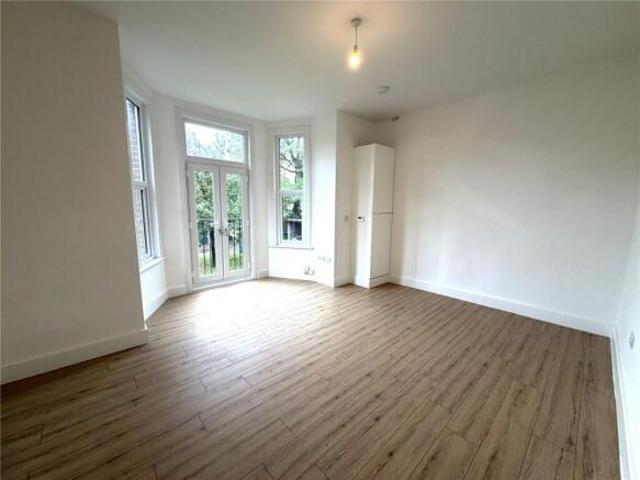 Apartment for rent in Cat Hill, England
