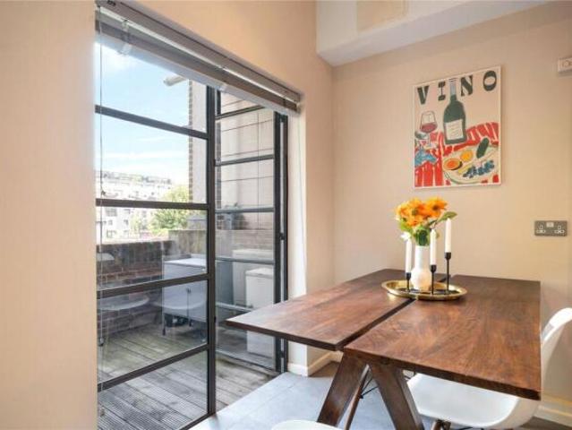 Apartment for rent in Cat Hill, England