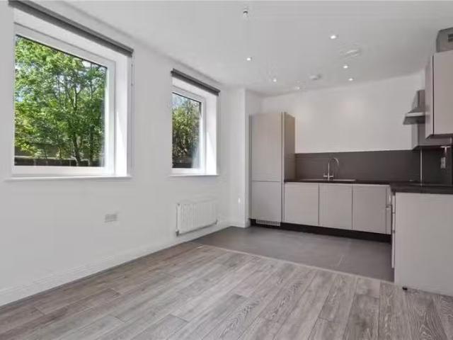 Apartment for rent in Northwood, Greater London