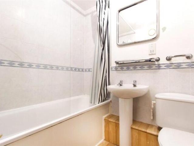 Apartment for rent in Cat Hill, England