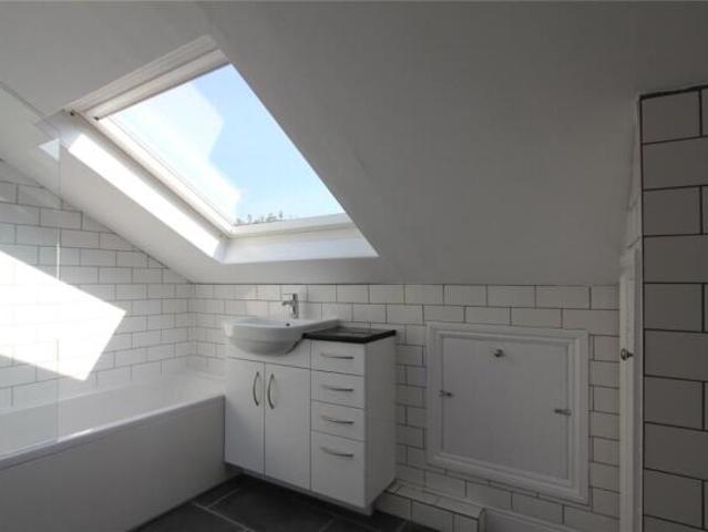Apartment for rent in Cat Hill, England