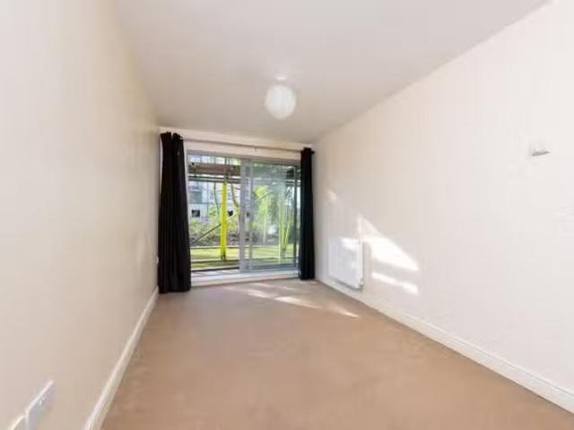 Apartment for rent in Cove, Rushmoor