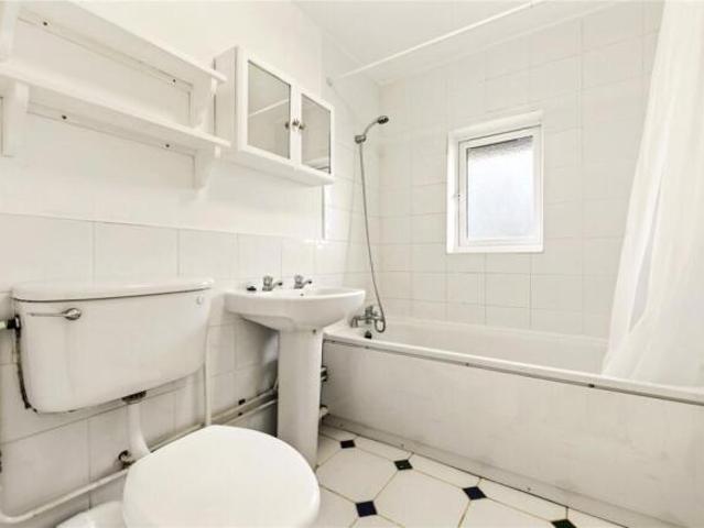 Apartment for rent in Cat Hill, England