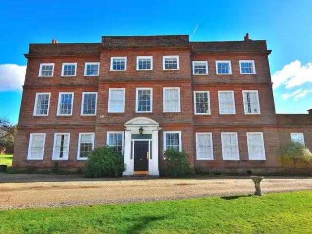 Apartment for rent in Pilgrims' Hatch, Navestock Side