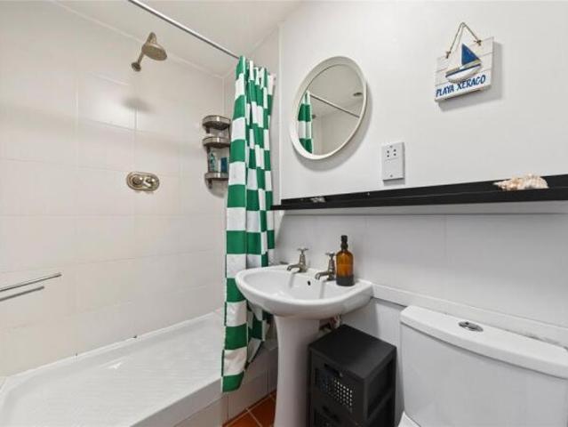 Apartment for rent in Cat Hill, England