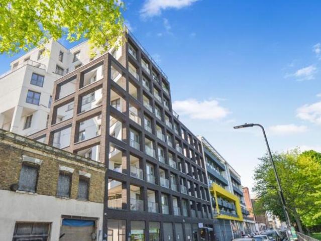 Apartment for rent in Cat Hill, England
