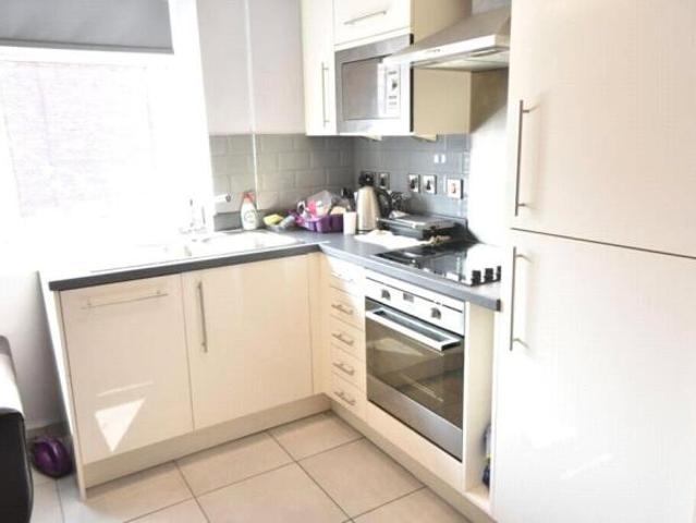 Apartment for rent in Cat Hill, England